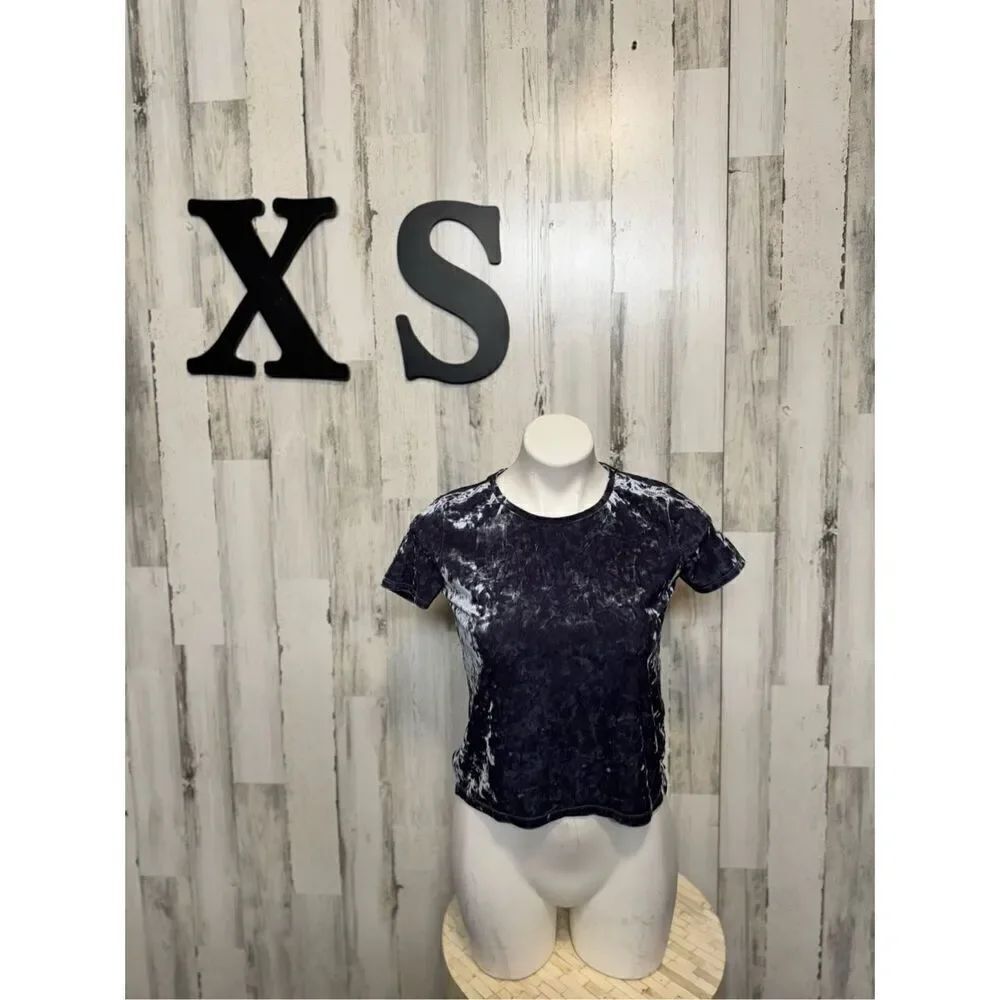 Aeropostal velvet blouse